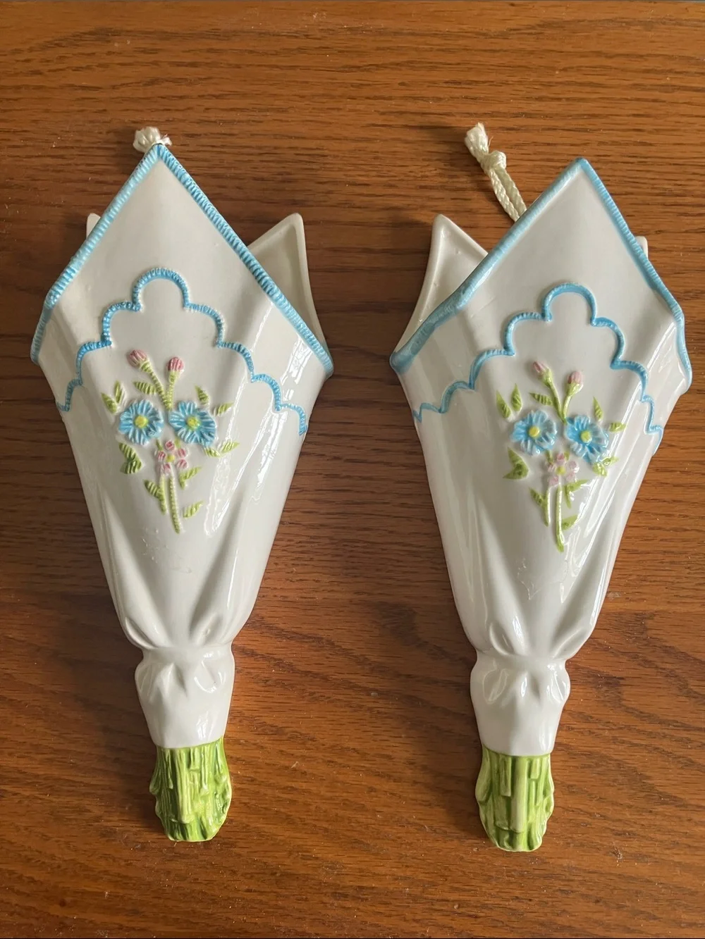 Cottagecore vintage set 2 wall pocket floral vases handkerchief look EUC
